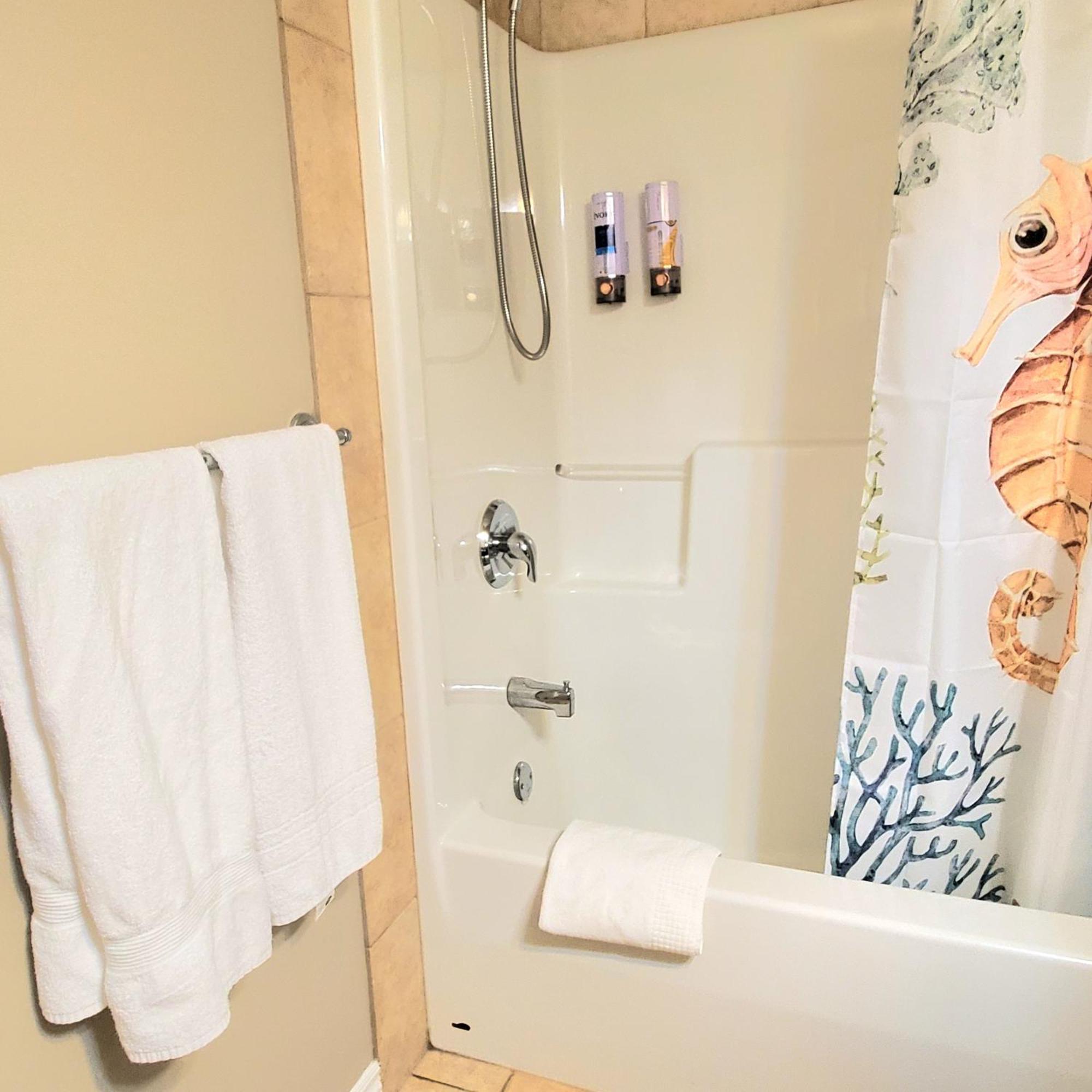 Private Suite 2Br Near Hwy 1, Heritage Park, Coliseum, Cultus Lake, Fishing, Chilliwack Room photo